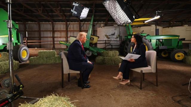 Trump, con la presentadora del programa 'Meet the Press' de NBC, Kristen Welker.