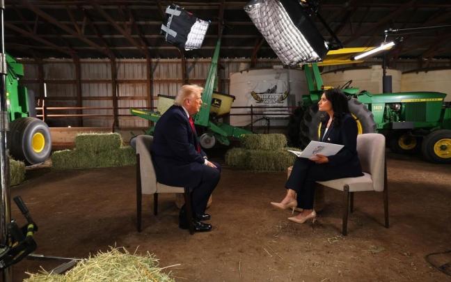 Trump, con la presentadora del programa 'Meet the Press' de NBC, Kristen Welker.