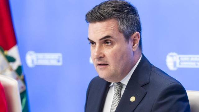 El consejero Mikel Jauregi durante la rueda de prensa este martes tras el Consejo de Gobierno.