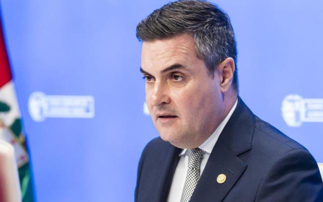 El consejero Mikel Jauregi durante la rueda de prensa este martes tras el Consejo de Gobierno.