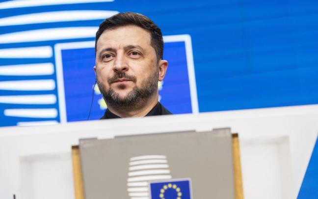 El presidente ucraniano, Volodimir Zelenski, durante la cumbre europea donde se ha aprobado la emisión de eurobonos por valor de 90.000 millones para apoyar a Ucrania