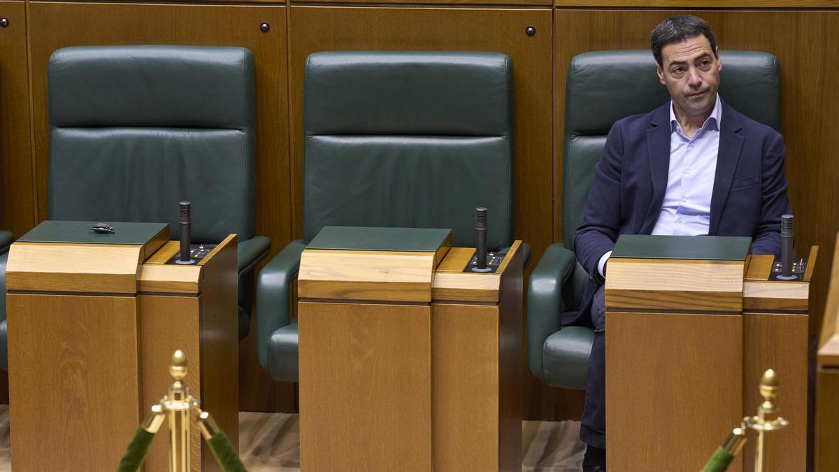 Pradales en el pleno ordinario Parlamento Vasco.