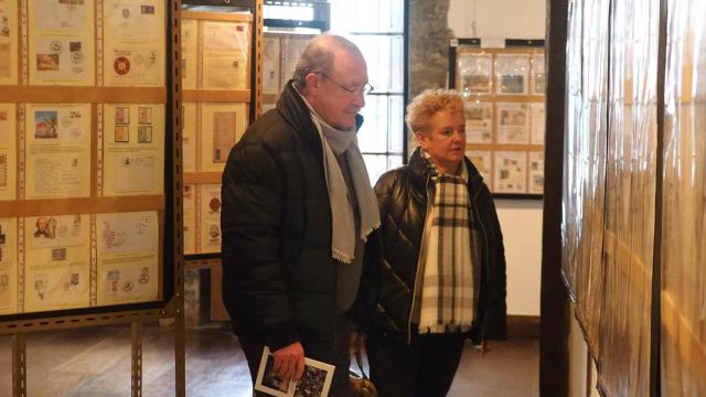 Los aficionados a los sellos tienen su punto de referencia en muestra filatélica de la Casa de Cultura.