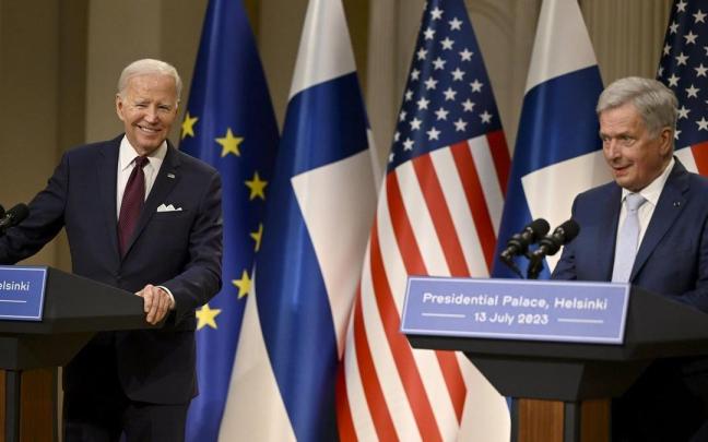 El presidente estadounidense, Joe Biden, y su homólogo finlandés, Sauli Niinisto, en Helsinki. El presidente estadounidense, Joe Biden, y su homólogo finlandés, Sauli Niinisto, en Helsinki.