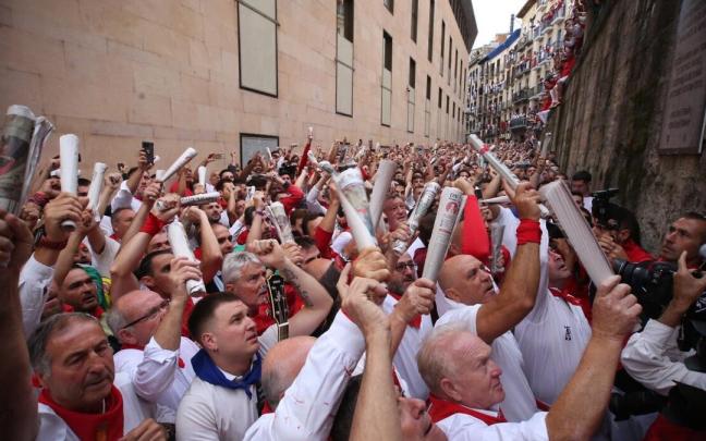 Cánticos al santo, en el primer encierro. Cánticos al santo, en el primer encierro.