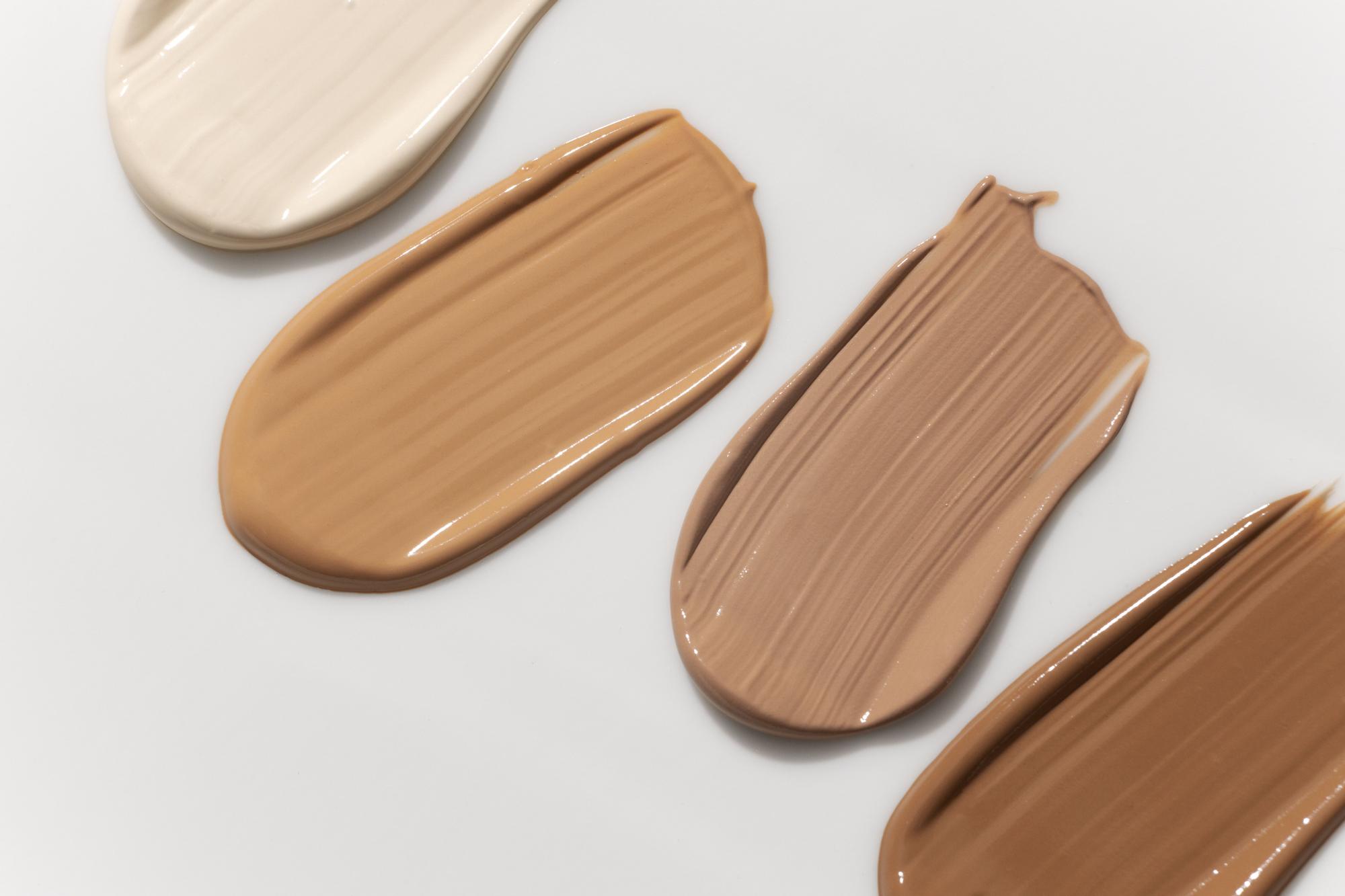 Bases de maquillaje de distintos tonos