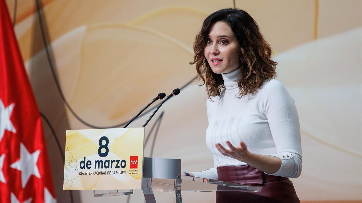 La presidenta de la Comunidad de Madrid, Isabel Díaz Ayuso, ha presidido el acto institucional de entrega de los Reconocimientos 8 de Marzo.