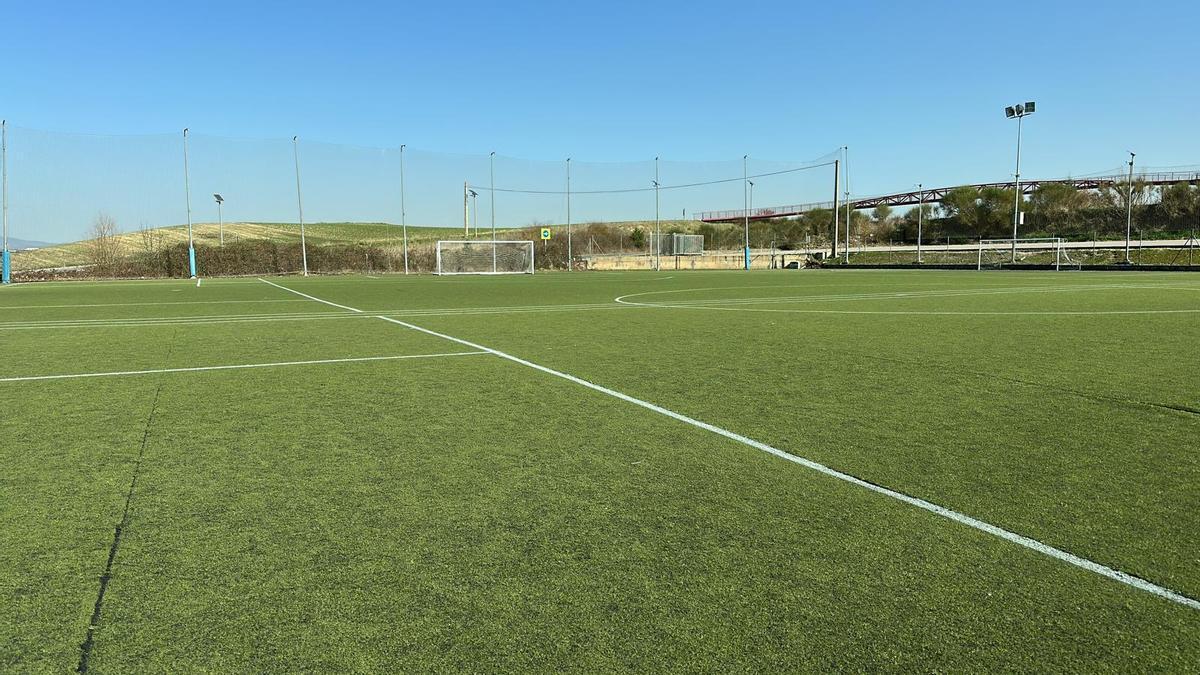 Vitoria-Gasteizek futbol-zelaien mantentze-lanak hobetu ditu, maiztasun eta zerbitzu gehiagorekin, eta asistentzia eraginkorrarekin.