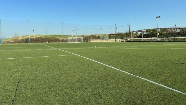 Vitoria-Gasteizek futbol-zelaien mantentze-lanak hobetu ditu, maiztasun eta zerbitzu gehiagorekin, eta asistentzia eraginkorrarekin.