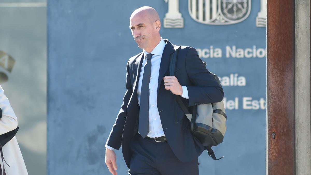 El expresidente de la RFEF, Luis Rubiales, a su salida del juicio por el ‘caso Rubiales’, en la Audiencia Nacional de San Fernando de Henares