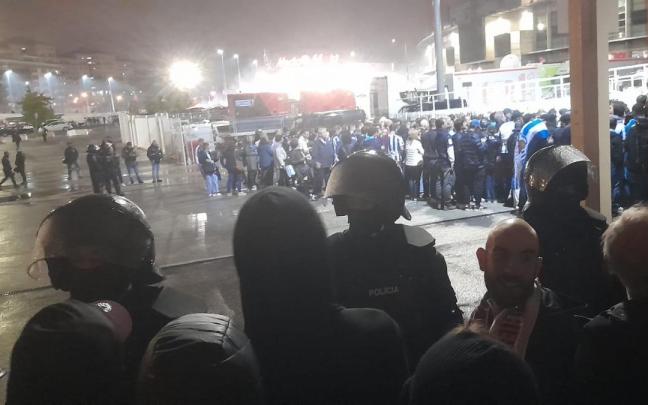 Problemas de la afición de la Real en los accesos al Estádio da Luz en Lisboa. / N.G.