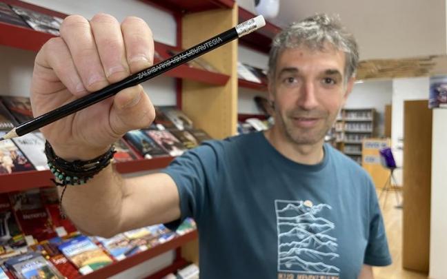 Mañana miércoles se regalarán rosas por el Día Internacional del Libro / 15ª aniversario Biblioteca municipal Mañana miércoles se regalarán rosas por el Día Internacional del Libro