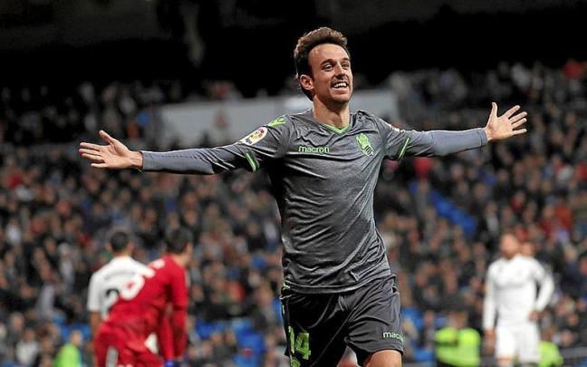 Rubén Pardo celebra el segundo gol que marcó al Madrid en el reestreno de Imanol en el banquillo realista. / RUBEN PLAZA