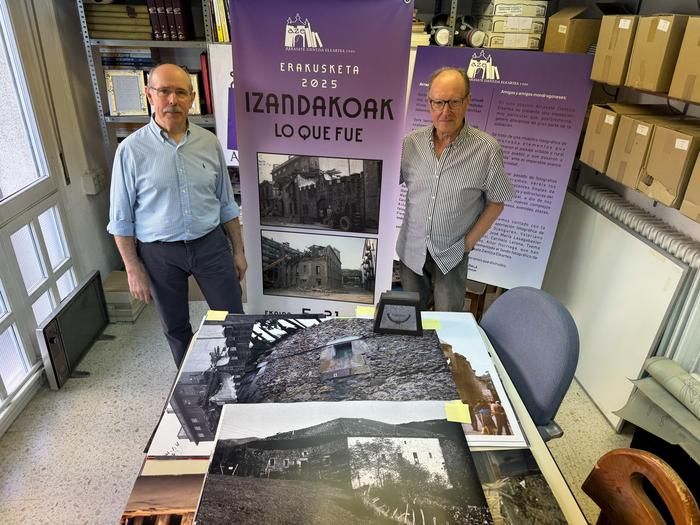 José Ángel Barrutiabengoa y Javier Bengoa en la presentación de la exposición.
