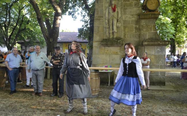 Baile del Agurra a Celedón junto a su fuente en Zalduondo