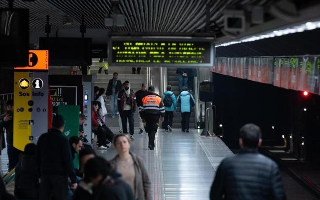 Un vigilante de Metro, a 22 de enero de 2025, en Barcelona