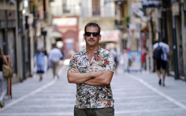 Iñaki Rodríguez posa en la calle Estafeta. Iñaki Rodríguez posa en la calle Estafeta.