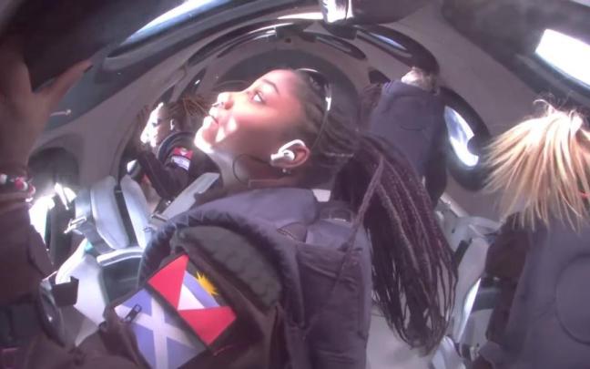 Primeros turistas espaciales en vuelo de Virgin Galactic en 2023.
