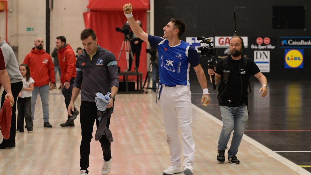 En imágenes: Peio Etxeberria gana a Aitor Elordi en los cuartos de final del Manomanista en Zumaia.