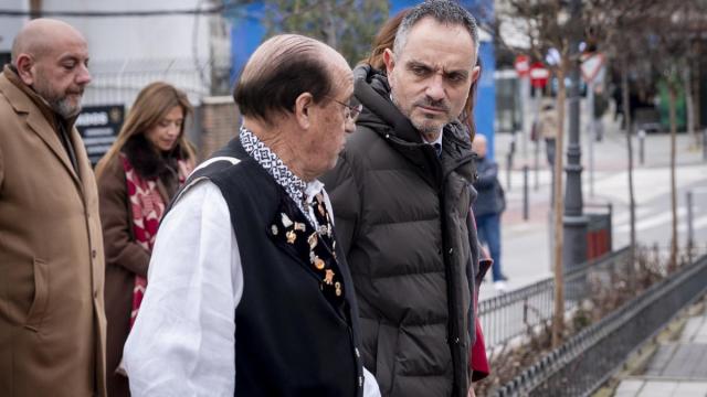 El alcalde de Móstoles, Manuel Bautista, asiste a la misa de Santa Águeda.