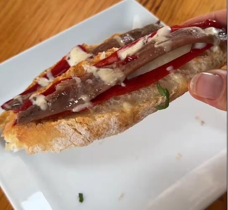 Trainera de anchoa Taberna Basaras