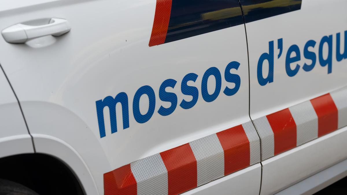 Un vehículo de los Mossos d’Esquadra