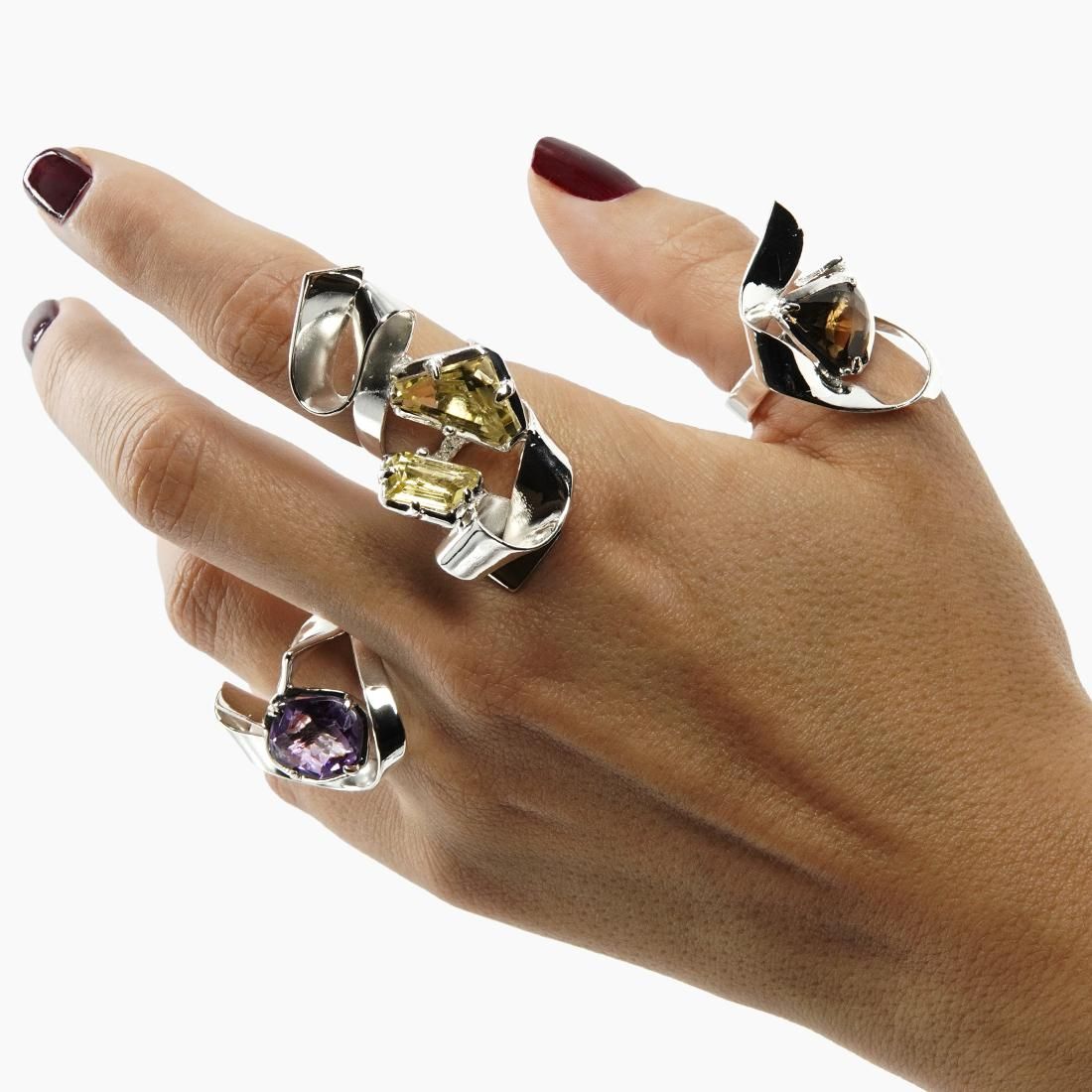 Sus piezas únicas son 100% hechas a mano.