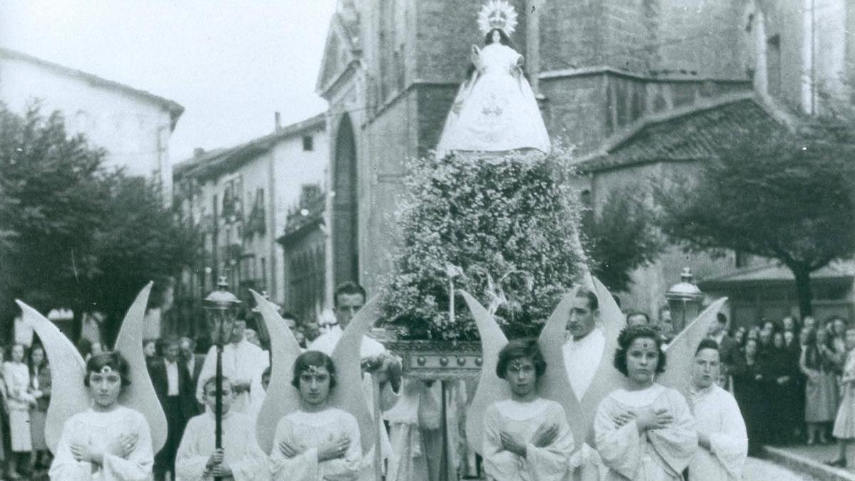 Imagenes de la coronación de la Virgen de Urrategi hace 75 años