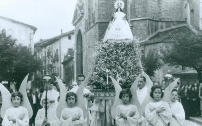 Imagenes de la coronación de la Virgen de Urrategi hace 75 años