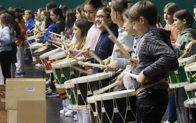 Recta final de los ensayos de la tamborrada infantil de Azkoitia Recta final de los ensayos de la tamborrada infantil de Azkoitia