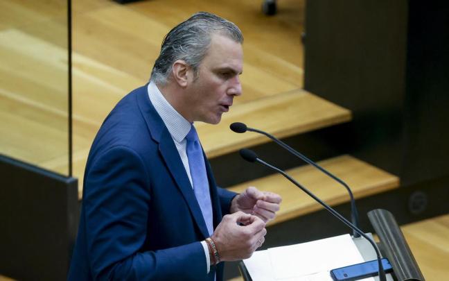 Ortega Smith en el pleno de su reprobación este jueves. / EFE Ortega Smith en el pleno de su reprobación este jueves.