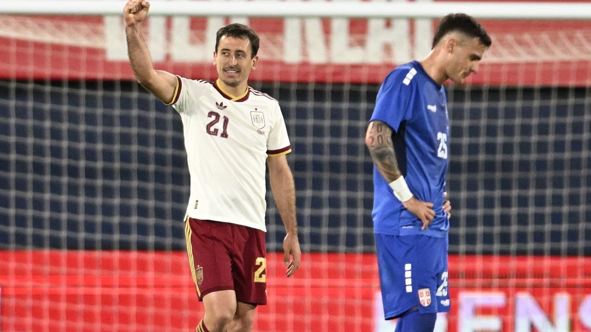 Mikel Oyarzabal, tras conseguir uno de sus dos goles en el amistoso frente a Serbia