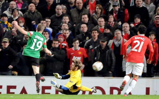Iker Muniain supera a De Gea en el Manchester United - Athletic / DEIA Iker Muniain supera a De Gea en el Manchester United - Athletic / DEIA