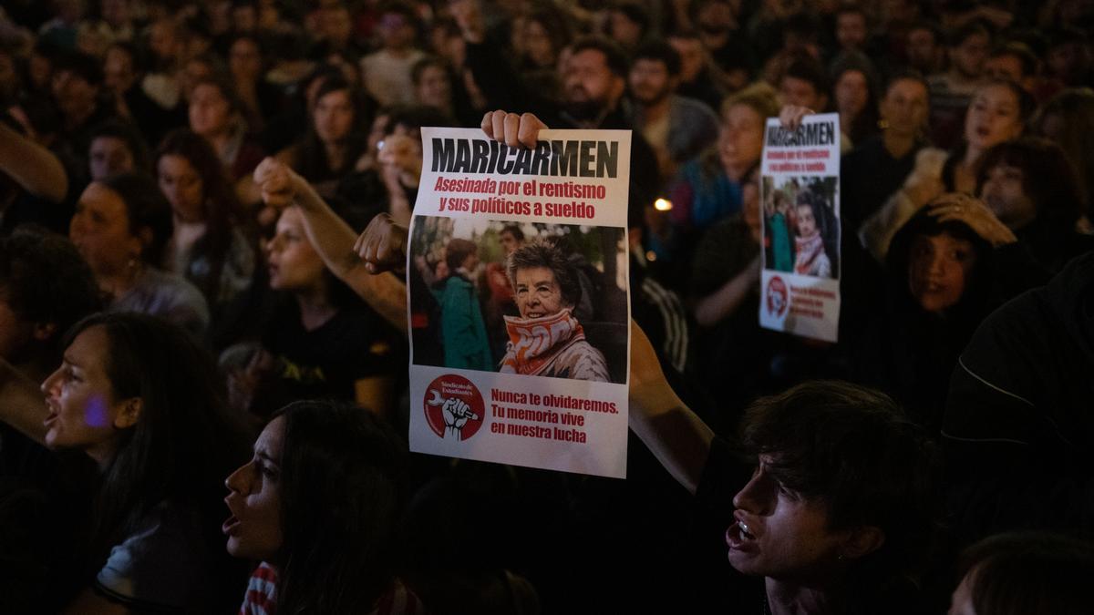 Decenas de personas protestan por Maricarmen, frente al Congreso de los Diputados, el pasado 7 de octubre de 2026, en Madrid.