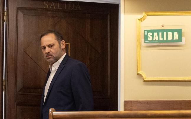 El diputado José Luis Ábalos, durante una sesión plenaria extraordinaria en el Congreso de los Diputados.