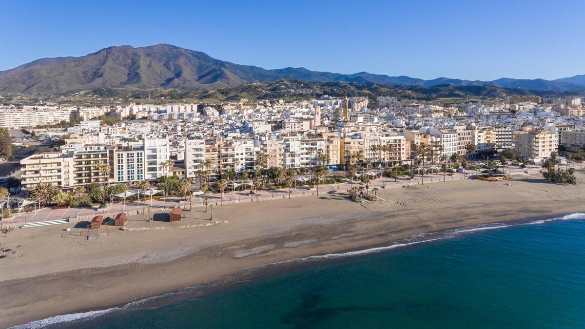 Vista de Estepona desde el litoral.