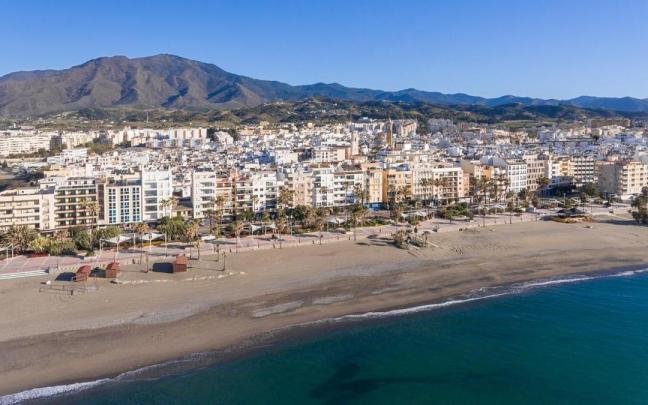 Vista de Estepona desde el litoral.
