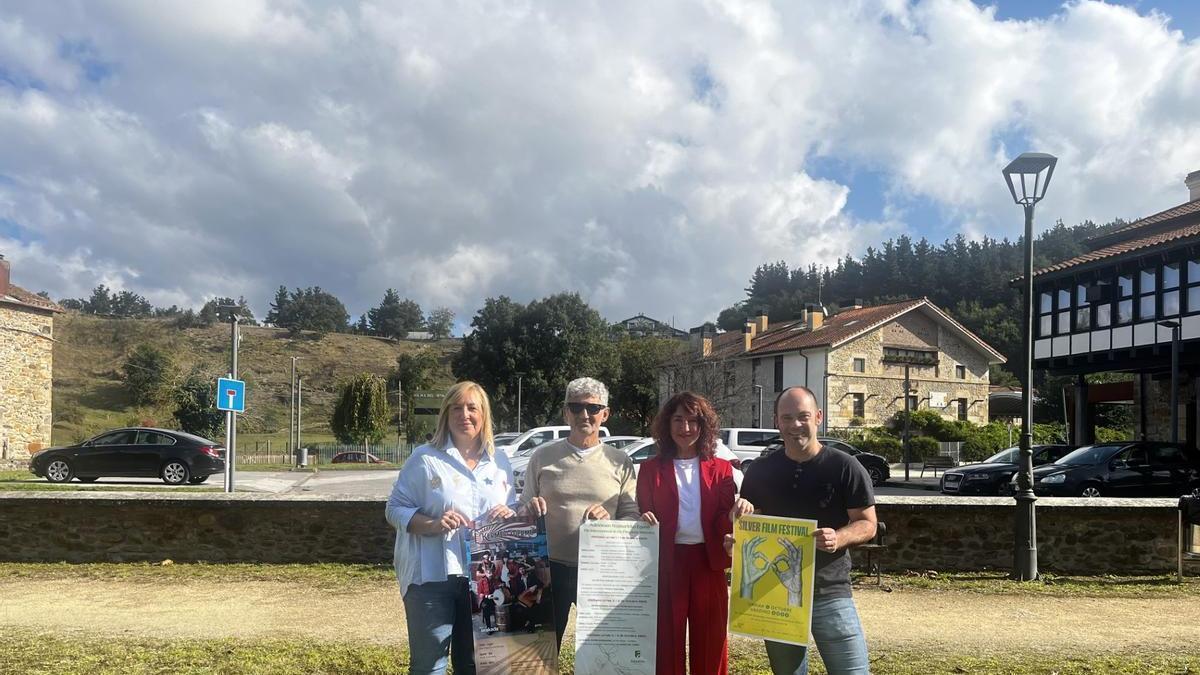 Edurne Maguregi, Álex Díaz, Marian Gerrikabeitia y Mikel Urrutia, en la presentación