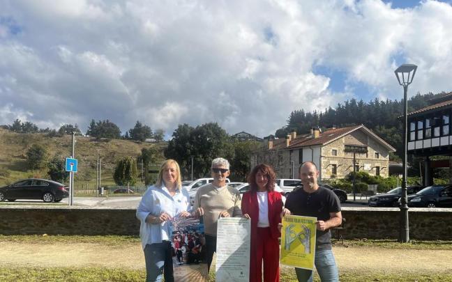 Edurne Maguregi, Álex Díaz, Marian Gerrikabeitia y Mikel Urrutia, en la presentación