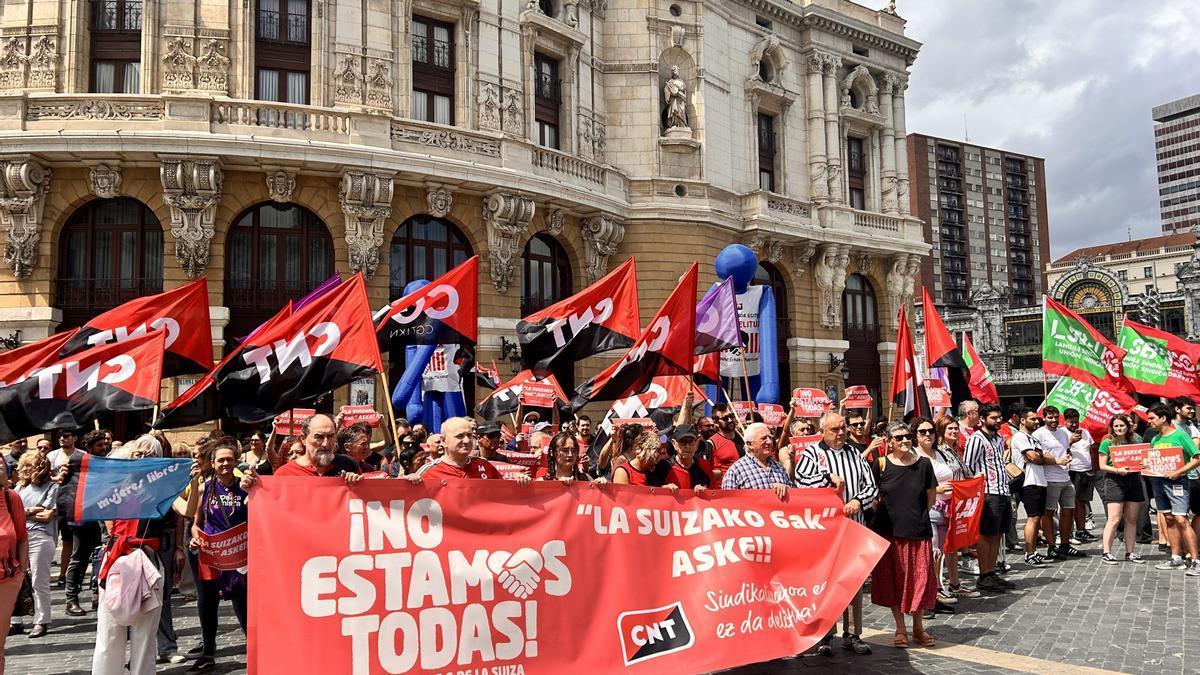 Concentración en Bilbao en apoyo a 'Las 6 de La Suiza'
