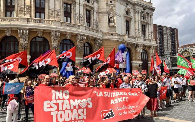 Concentración en Bilbao en apoyo a 'Las 6 de La Suiza'