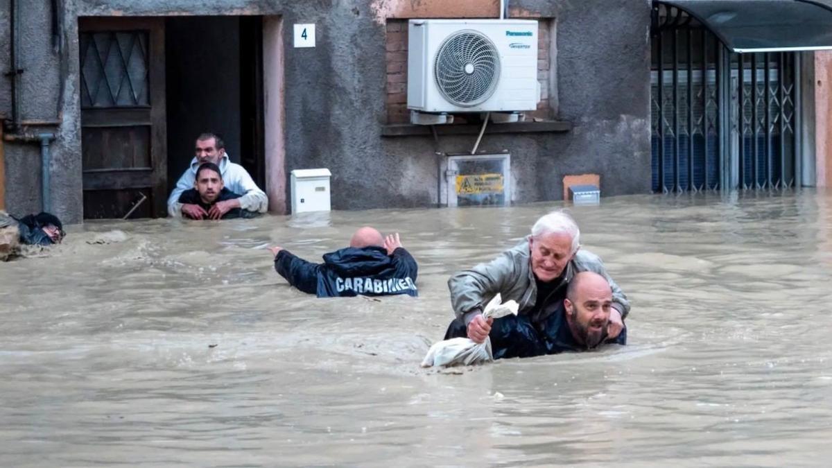 Nueve muertos y más de 20.000 evacuados por las inundaciones en el noroeste de Italia