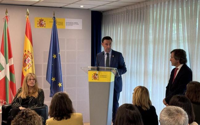 El vicelehendakari y consejero de Economía, Trabajo y Empleo del Gobierno vasco, Mikel Torres, durante la jornada sobre el Reglamento de Extranjería. / Irekia El vicelehendakari y consejero de Economía, Trabajo y Empleo del Gobierno vasco, Mikel Torres, durante la jornada sobre el Reglamento de Extranjería.
