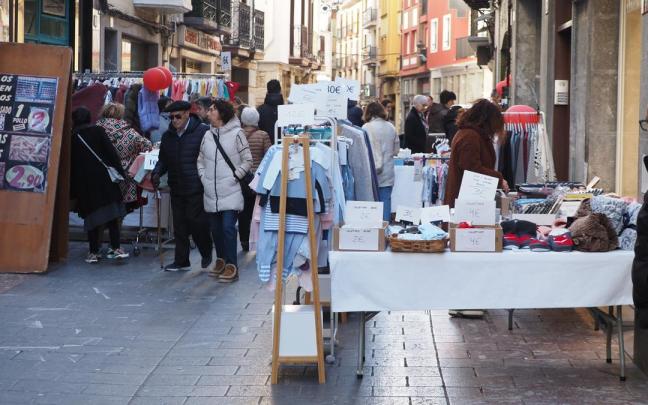 La inicitiva puesta en marcha este jueves tiene como objetivo apoyar al comercio local impulsando las compras.