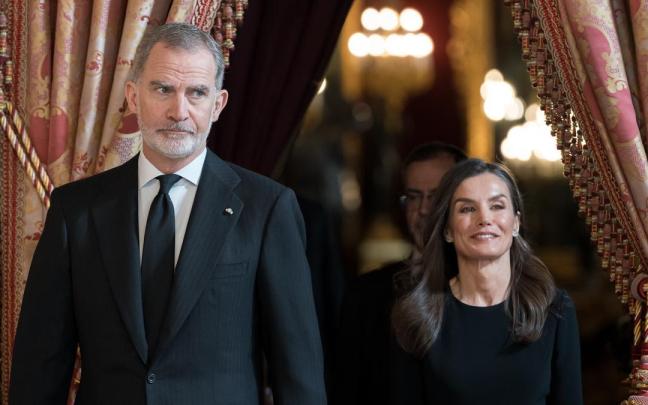 Los Reyes Felipe VI y Letizia durante una almuerzo, en el Palacio Real