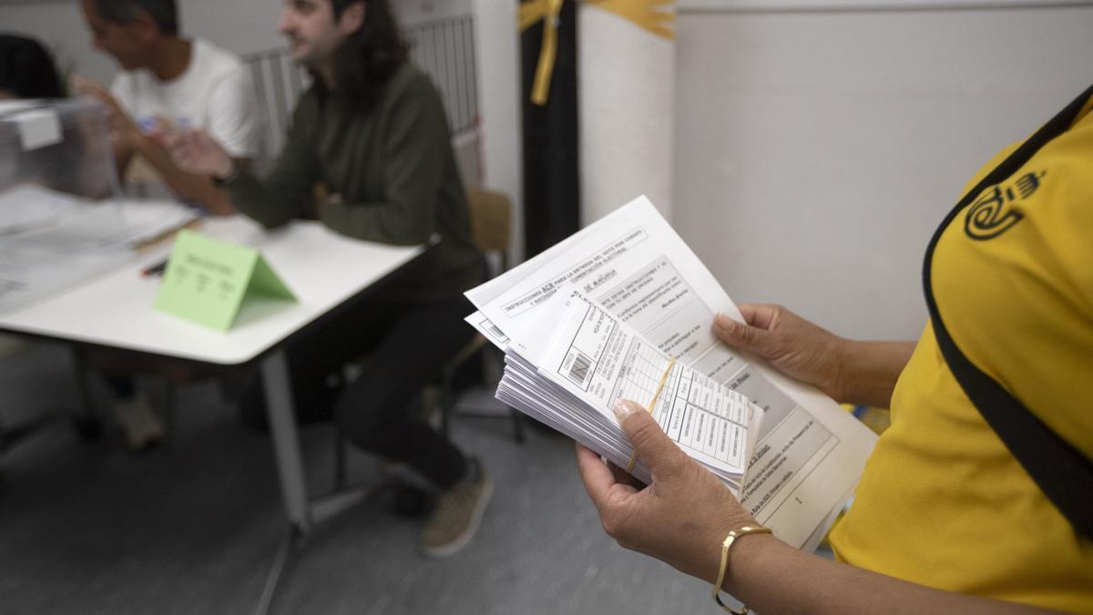 Elecciones en Catalunya: los colegios abren sus puertas sin incidencias