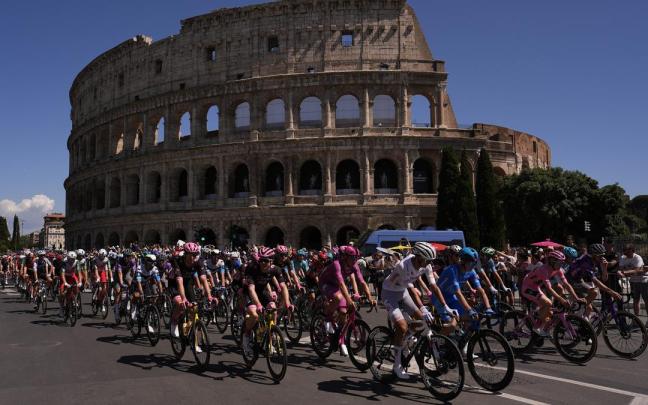 El Giro rueda en Roma para coronar a Simon Yates. / Giro de Italia El Giro rueda en Roma para coronar a Simon Yates.