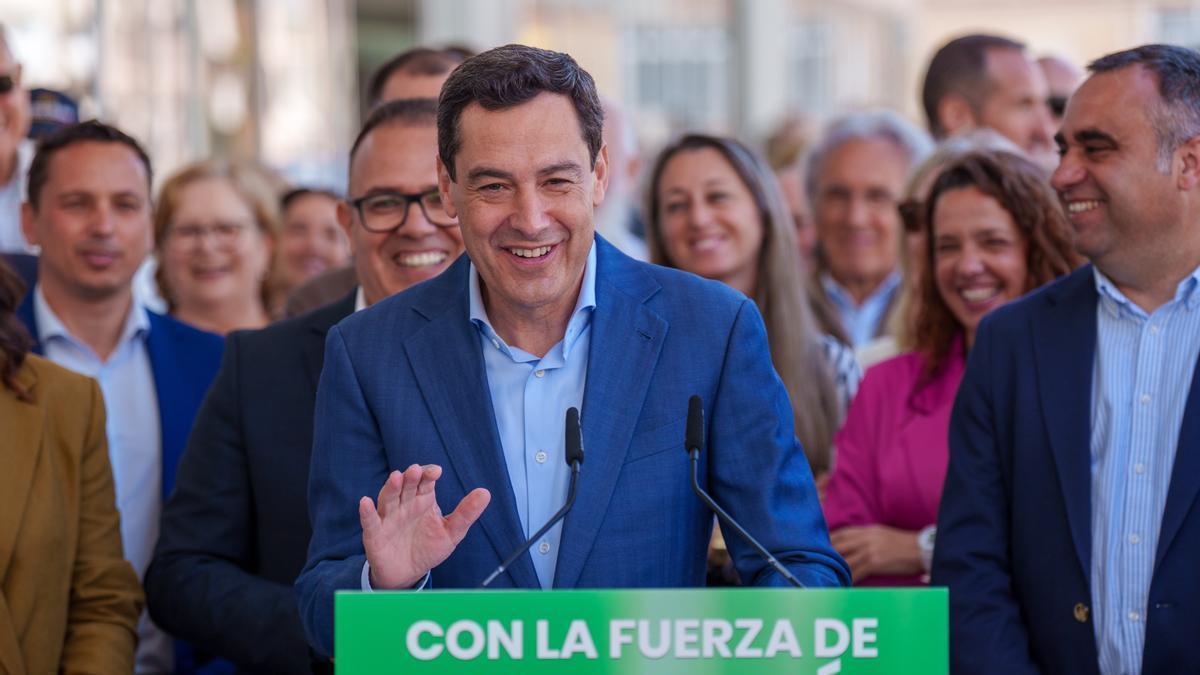 Juanma Moreno, en un acto electoral celebrado este martes en Almuñécar (Granada).