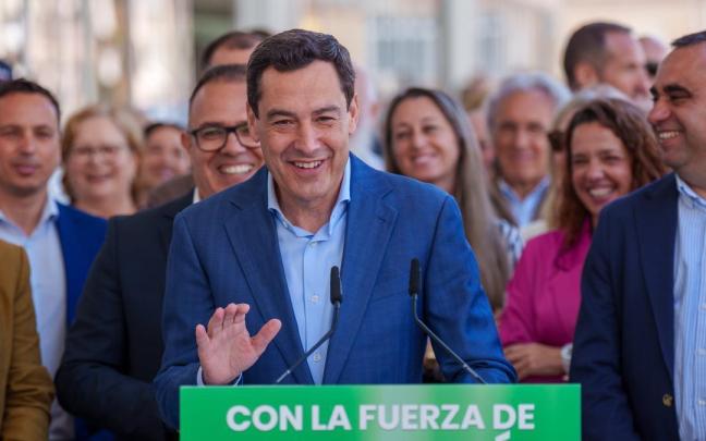 Juanma Moreno, en un acto electoral celebrado este martes en Almuñécar (Granada).
