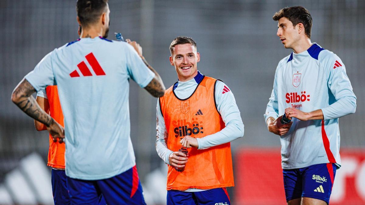 Sergio Gómez, en un entrenamiento con la selección. / RFEF